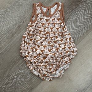 Little sleepies rust rainbow romper - size 3-6 month
